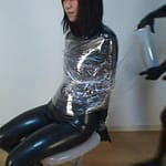 ラップで完全拘束呼吸制御の拷問プレイ