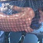 両手足を吊り上げ拘束されてヒロインのムチムチボディが犯される