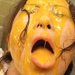 食材ぶっかけメッシー｜顔面ドロドロぐちゃぐちゃにされるベテラン美人女優変態フェチプレイ動画