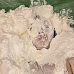 生クリーム生き埋めメッシー｜顔面に山盛りパイ投げ女体盛り拷問変態フェチプレイ動画