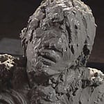 重厚感のある泥人形メッシー│顔面まで分厚い層になったドロドロまみれの変態フェチ動画