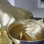 自ら金粉ぶっかけ舐めまわしメッシー｜イヤらしいプレイでじっくりと責められたい変態フェチ動画