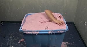 閉じ込め型取り完全拘束生き埋めにされる拷問プレイ