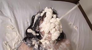 たっぷりの顔面生クリーム視界ゼロ女体盛りフェチプレイで犯す！