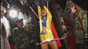 ピチピチ衣装のヒロインが捕まり拷問を受けるヒロピンプレイ