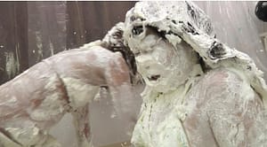 美女の水着パイ投げはメッシーフェチには興奮物