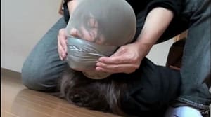 両手足をテープ拘束されて目隠し猿轡の夢の監禁プレイ