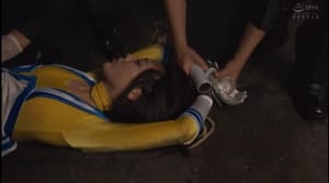 完全拘束されたヒロインが敵のアジトに捕まり拷問を永遠受け続ける