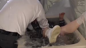 女子高生を拉致監禁水責め拷問いたぶられる女