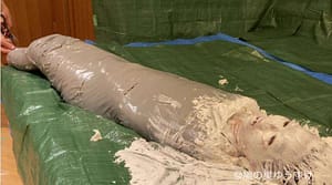 完全拘束マミフィケーション生クリーム生き埋めメッシー｜顔面を覆われて姿が見えない遭難状態変態フェチ動画