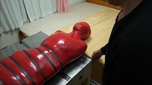 ミイラ拘束してから結束バンドで更にきつく絞める拷問