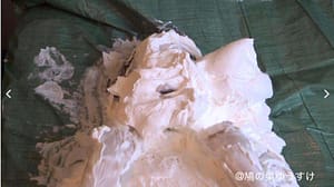 顔面生クリーム山盛り女体盛りメッシー│容赦なく積み上げられていく食材にまみれる姿に興奮変態フェチ動画