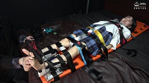 ガリバーのように押さえつけ全身完全拘束｜動けない実験台にされた可哀そうな女変態フェチエロ動画