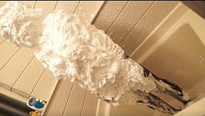 ペイントメッシー後に全身泡をぶっかけるメッシープレイが楽しめる動画