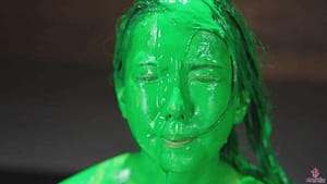 緑ペイントメッシー│美人はドロドロに汚れても美しい興奮する変態フェチ動画