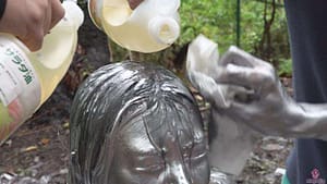 銀粉完全拘束メッシーメイキング│全身まみれる撮影は大変裏側見ればさらに興奮変態フェチ動画