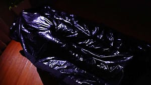 全身汗でテカる身動きしない女｜全身を包み込むボディパッケージのシルエットに興奮変態フェチ動画