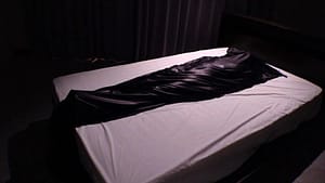 ツルツル布に閉じ込め｜全て包まれている姿に興奮汗をかいて光る体も最高変態フェチエロ動画