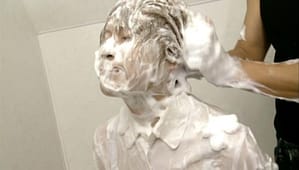 顔面泡メッシー｜目隠しされたように前が見えないコントのようなフェチ動画