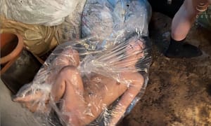 袋詰め閉じ込め生き人形のような女｜本当に感情が無いのか心配になるほど動かない可哀想になる変態フェチ動画