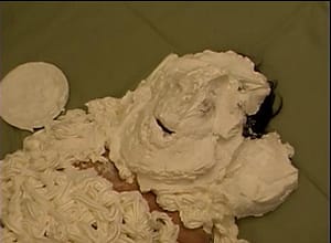 メッシーフェチの夢│完全に女体盛り全身生クリームに埋もれるまでやり続ける人間ケーキ拷問変態動画
