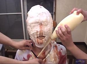 顔面拘束メッシープレイ　元祖食材ぶっかけプレイ動画