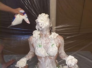 生クリーム女体盛りメッシー｜懐かしの名作がDUGAで購入出来る様になったパイ投げSEX変態フェチ動画
