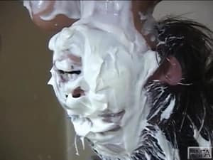 逆さ拷問パイ投げ