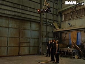 クレーン吊り上げ完全拘束｜ウインチで高く上げられるレア拷問動画