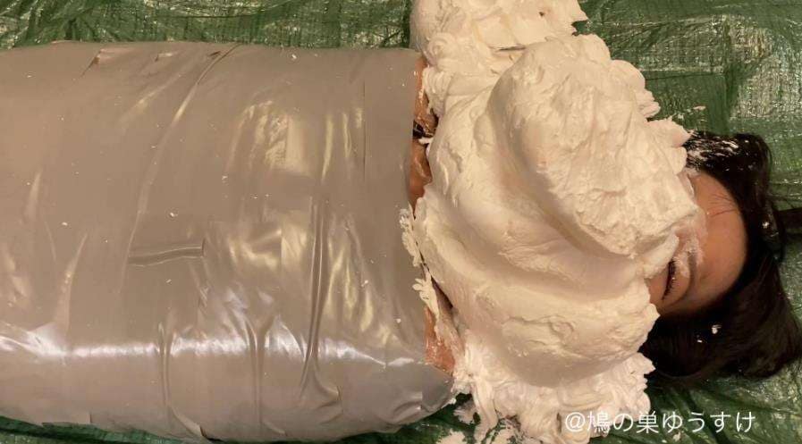 完全拘束マミフィケーション生クリーム生き埋めメッシー