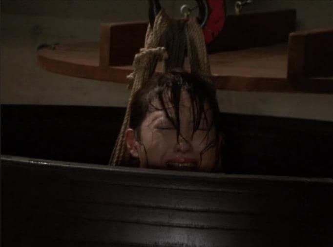 吊るし水責め拷問