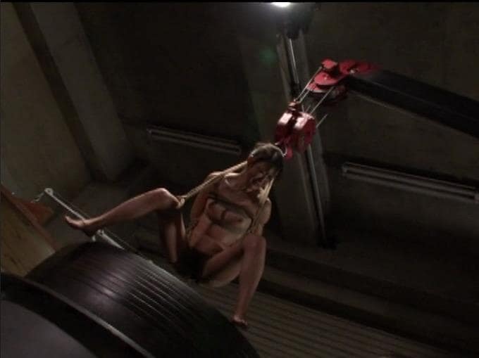 吊るし水責め拷問