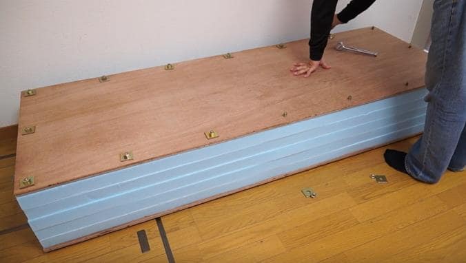 生き埋め箱埋め閉じ込め