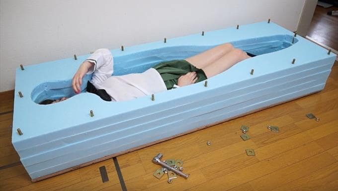 生き埋め箱埋め閉じ込め