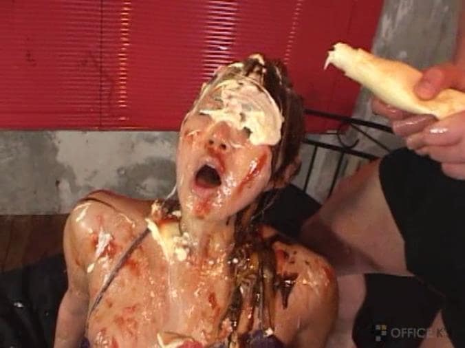 女体盛り顔面メッシー