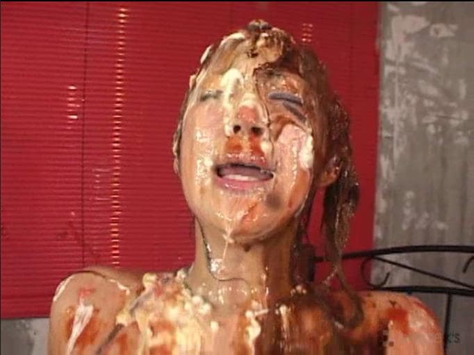 女体盛り顔面メッシー