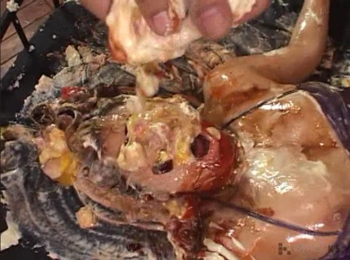 女体盛り顔面メッシー