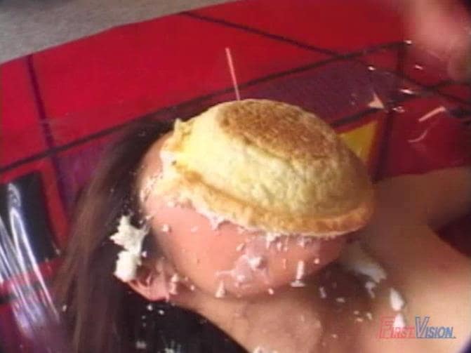 顔面パイ投げメッシー