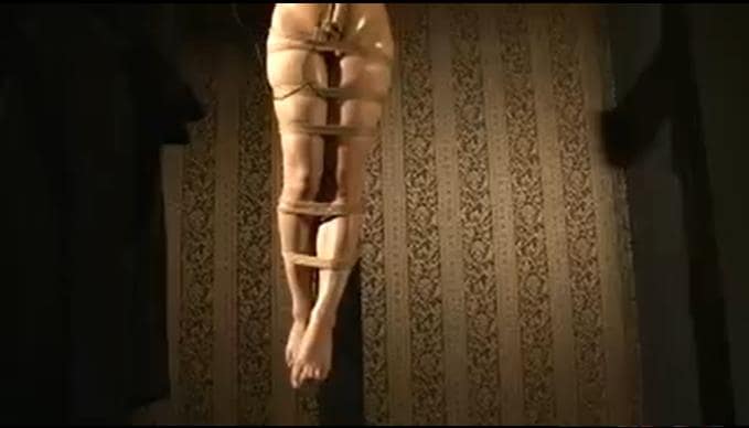 完全拘束磔状態電気拷問