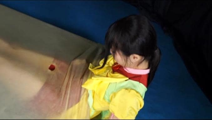 バキュームベッド女窒息調教4