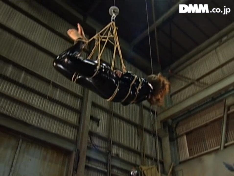 クレーン吊り上げ完全拘束