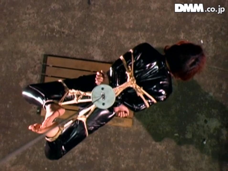 クレーン吊り上げ完全拘束