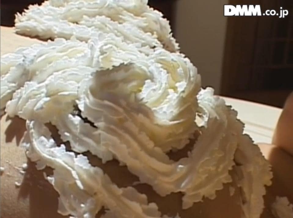 生クリーム女体盛り