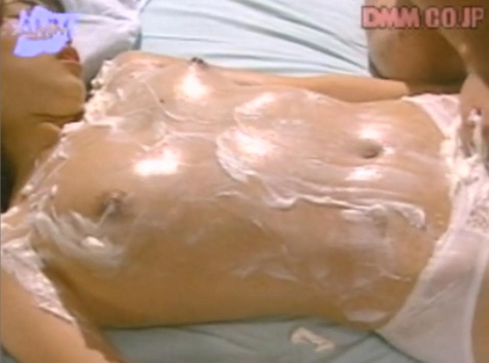 生クリームメッシー女体盛り