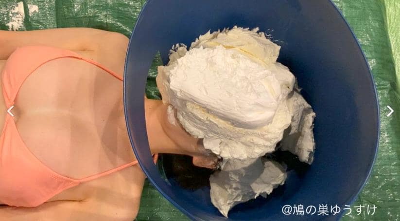 顔面山盛りパイ投げメッシー