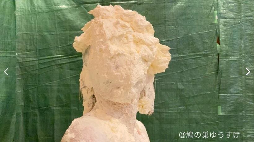 顔面山盛りパイ投げメッシー