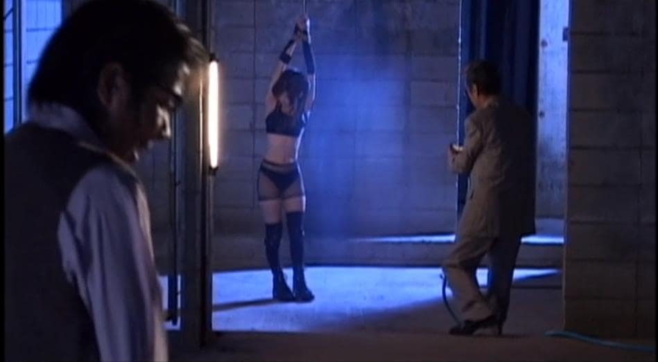 水責め逆さ吊り拷問