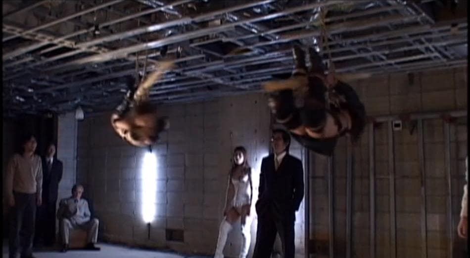 水責め逆さ吊り拷問