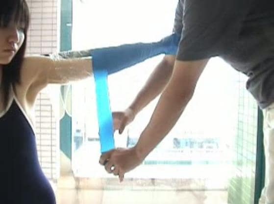 顔面パイ投げ完全拘束