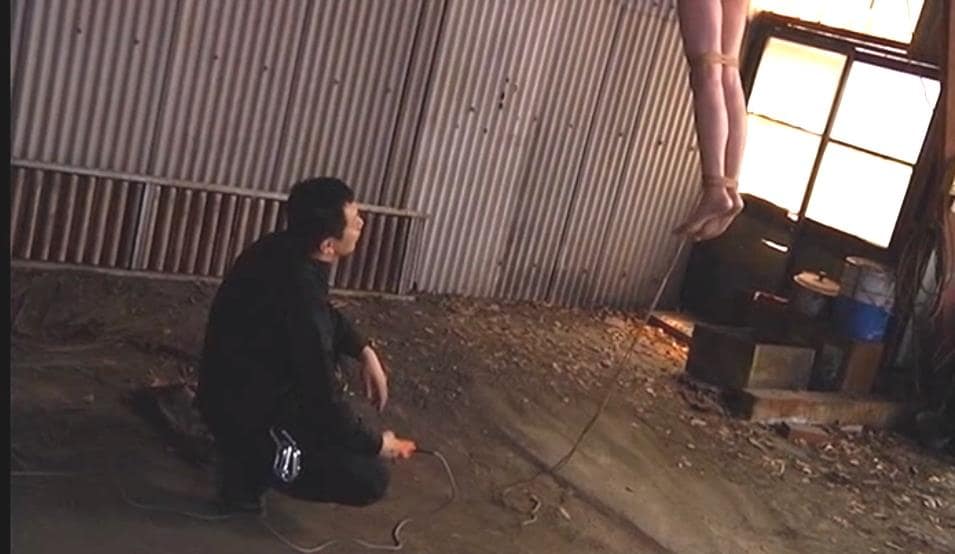 高所宙吊り完全拘束